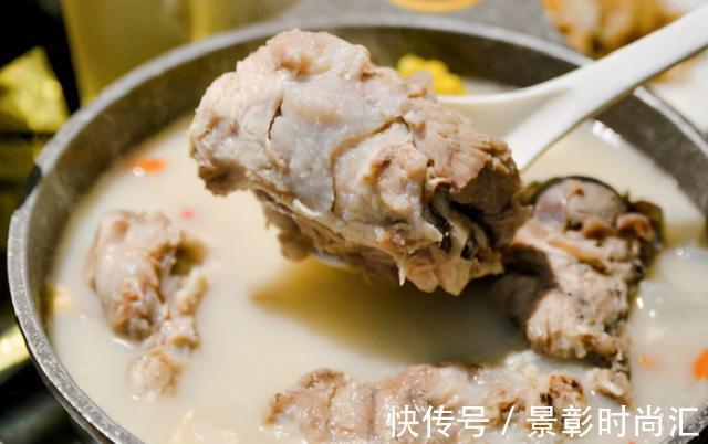 味香|炖骨头汤,记住“2不放”,汤汁浓白鲜美,味香无腥味,好喝