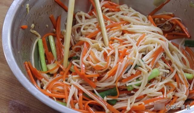 鲜艳|爽拌三丝最简单又好吃的做法,大厨教你多加一步,色泽鲜艳又脆嫩