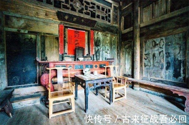 木屋$老农住价值8亿金丝楠木木屋,100万卖给投资商,今搬回乡下盖新房