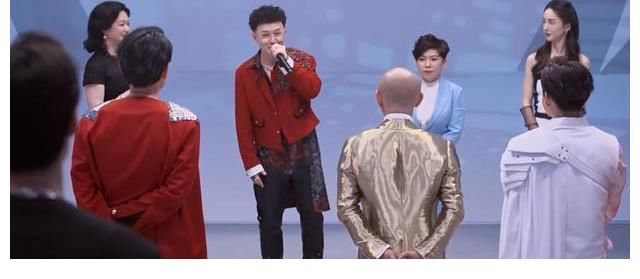 《追光吧》一公落幕，6倍光速拿第1，张卫健再现经典，1人被淘汰