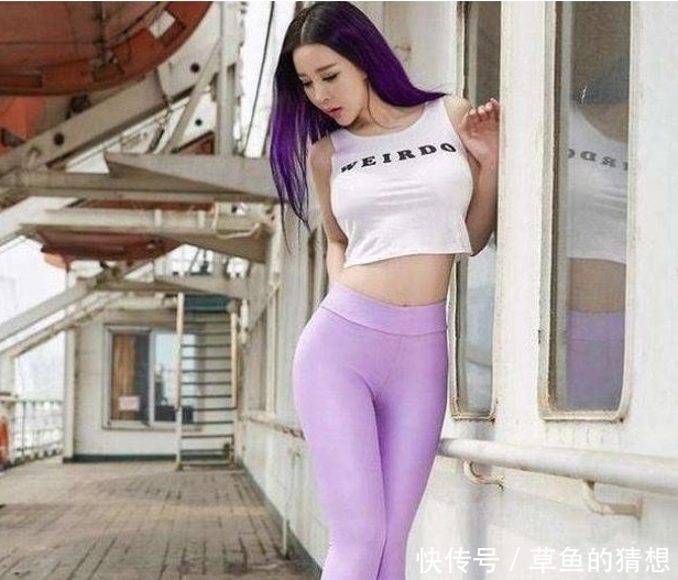  曼妙|街拍美女：阳光朝气的打底裤美女，曼妙身材，靓丽出众！