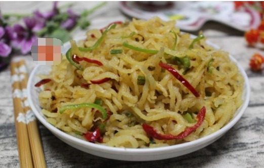 北方人最爱的土豆做法，筋道喷香不油腻，南方人吃了都说好！