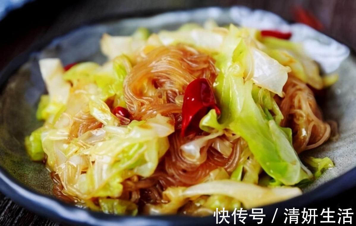 炒包菜，切记不要直接下锅炒！很多人一直做错了，难怪出锅不好吃