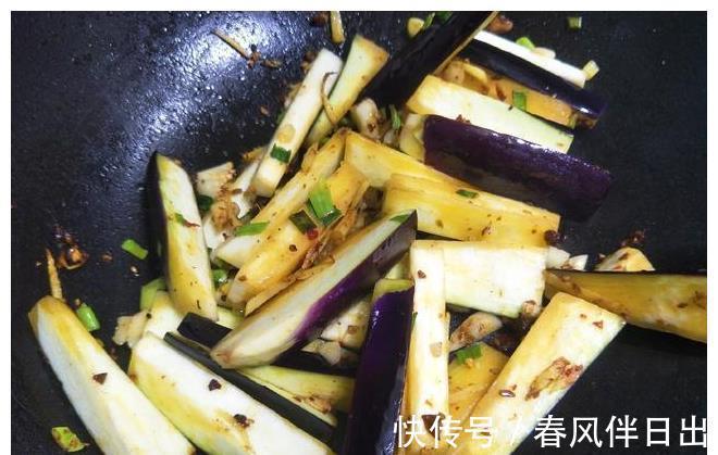 入味|茄子最下饭的做法,软烂入味,不炸不煎,5分钟就做好,超好吃