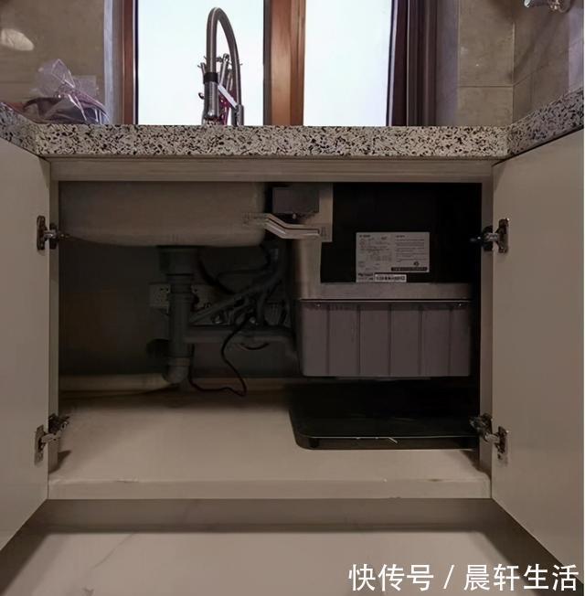 小虫子|用瓷砖做的橱柜好不好?装修房子是否值得做一套?