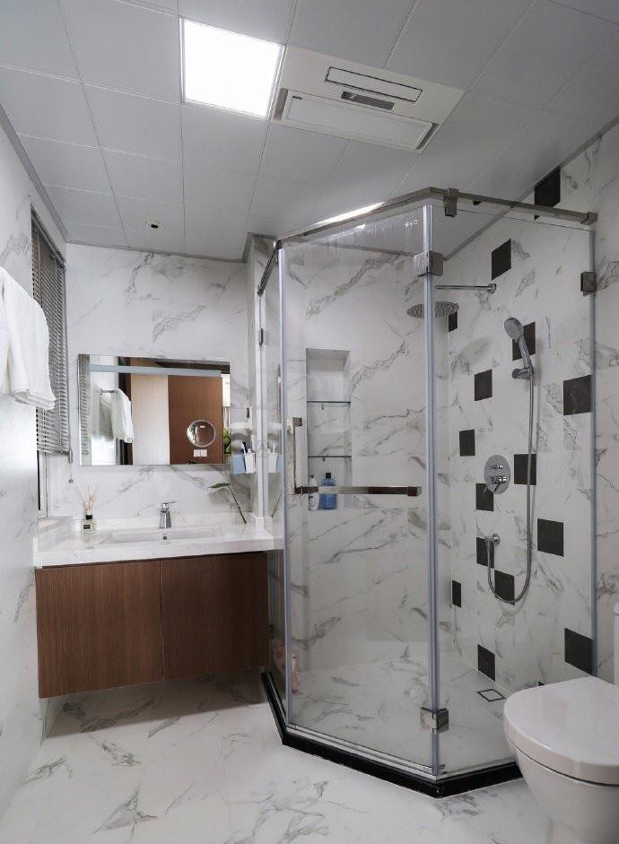 漂亮|100平米两居室，全屋简洁大方又通透，沙发墙这样装，实在漂亮