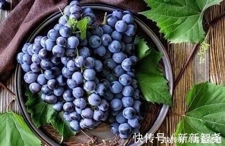 此物|入秋后，多吃葡萄好处多，但不要和此物同吃，偏偏很多人犯错误