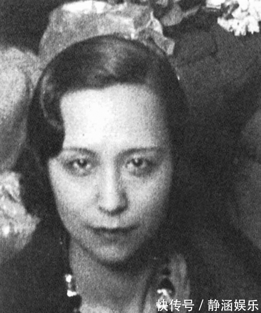 美国$1955年,35岁的张爱玲在美国遇到落魄的胡适,看到了自己后半生