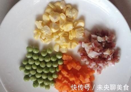 早餐我家吃烧麦从不买，两手一捏10分钟出锅，做法简单用料足