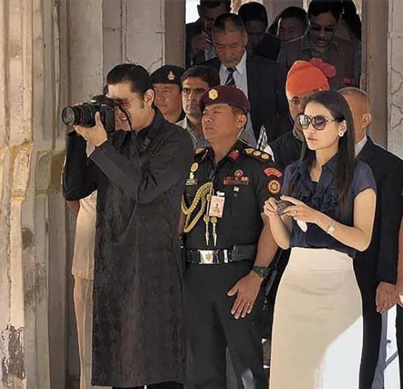 脸色|不丹国王王后蜜月已不和,王后太累甩脸色,激怒国王因此翻脸