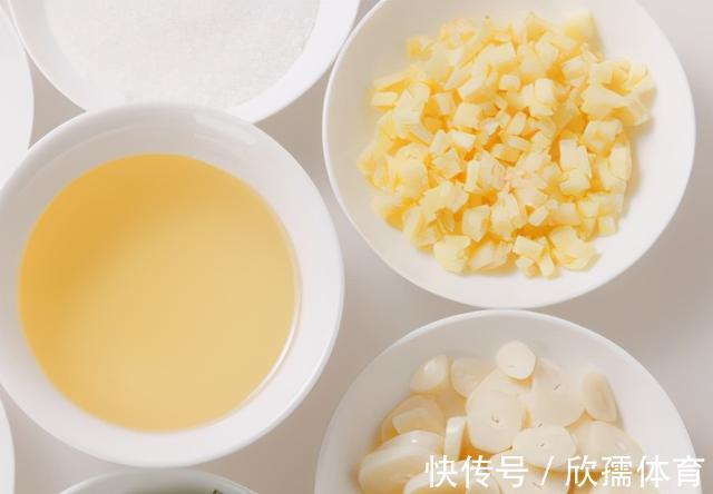 好吃|想吃脆嫩不变色的炒青菜，别再直接下锅炒，学会这招，好吃又好看