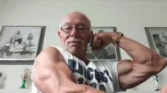 爷爷|76岁肌肉爷爷人老魅力大身边美女如云,还带小情人健身