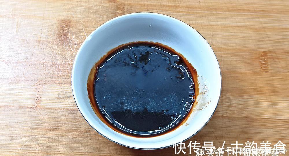 小猫|胡萝卜别再炒着吃了,教你做成小腌菜,清脆爽口过瘾,好吃下饭