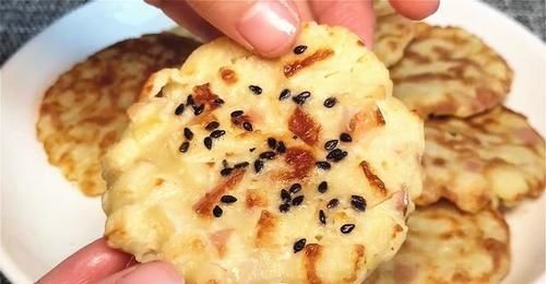 柔软|夏天要多吃苹果，加两个鸡蛋，简单易做，柔软香甜，孩子很爱吃