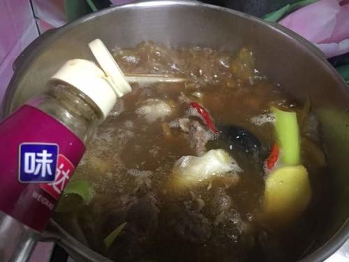 牛肉罩饼河北特色小吃，肉质肥美香醇，看着都能流口水