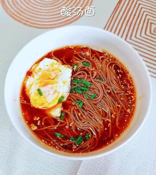 食欲|自制酸汤面：酸辣爽口，色彩鲜艳，看着就有食欲