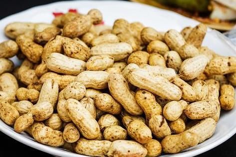 水煮花生时，别只会加盐煮，学会3个小技巧，鲜香入味，真好吃