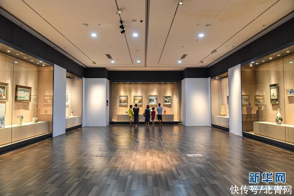 艺术作品|海口举行景德镇陶瓷艺术作品展