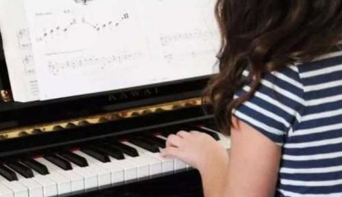 孩子|孩子拿手机玩小游戏,电子产品是洪水猛兽,还是益智工具?