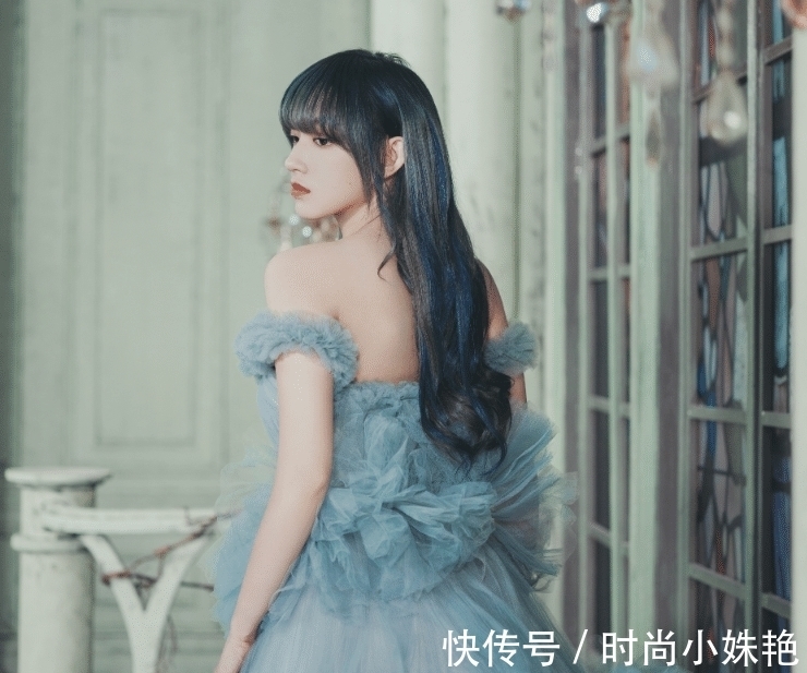 程潇一组婚纱照片曝光，蓝灰发色搭配蓝色婚纱，在逃公主本人吧