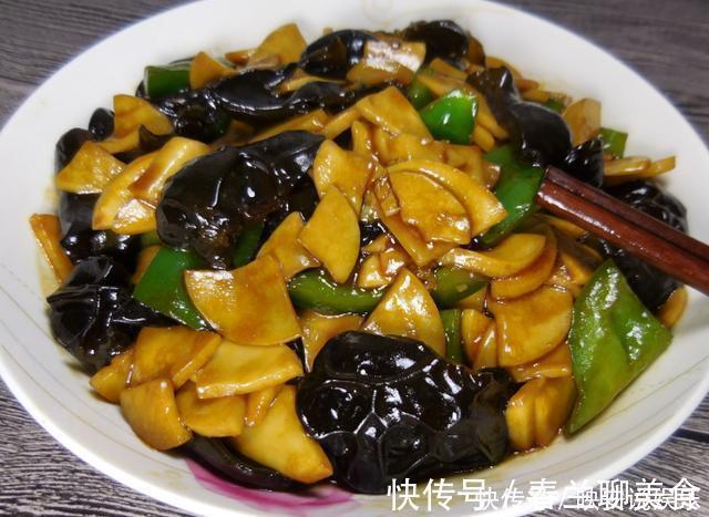 黑木耳跟它一起炒好吃太多了,非常下饭上桌就吃光了!
