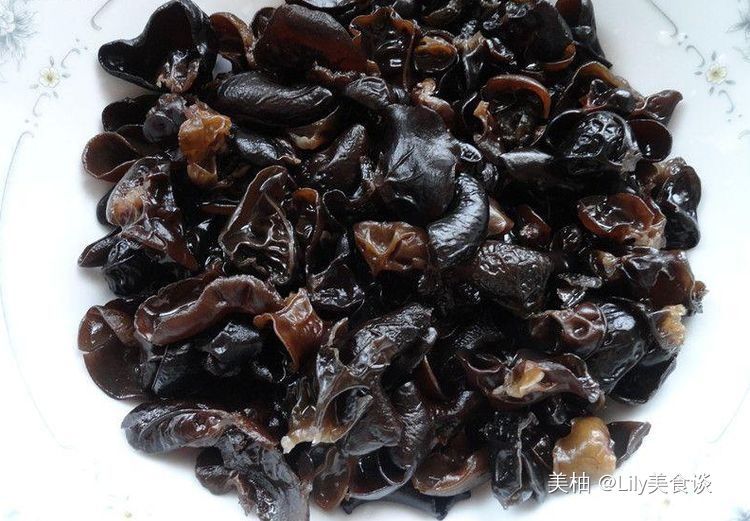  装盘备用|冬天不喝这碗汤可惜了，一大碗下肚暖胃又暖身，还补钙、增强体质