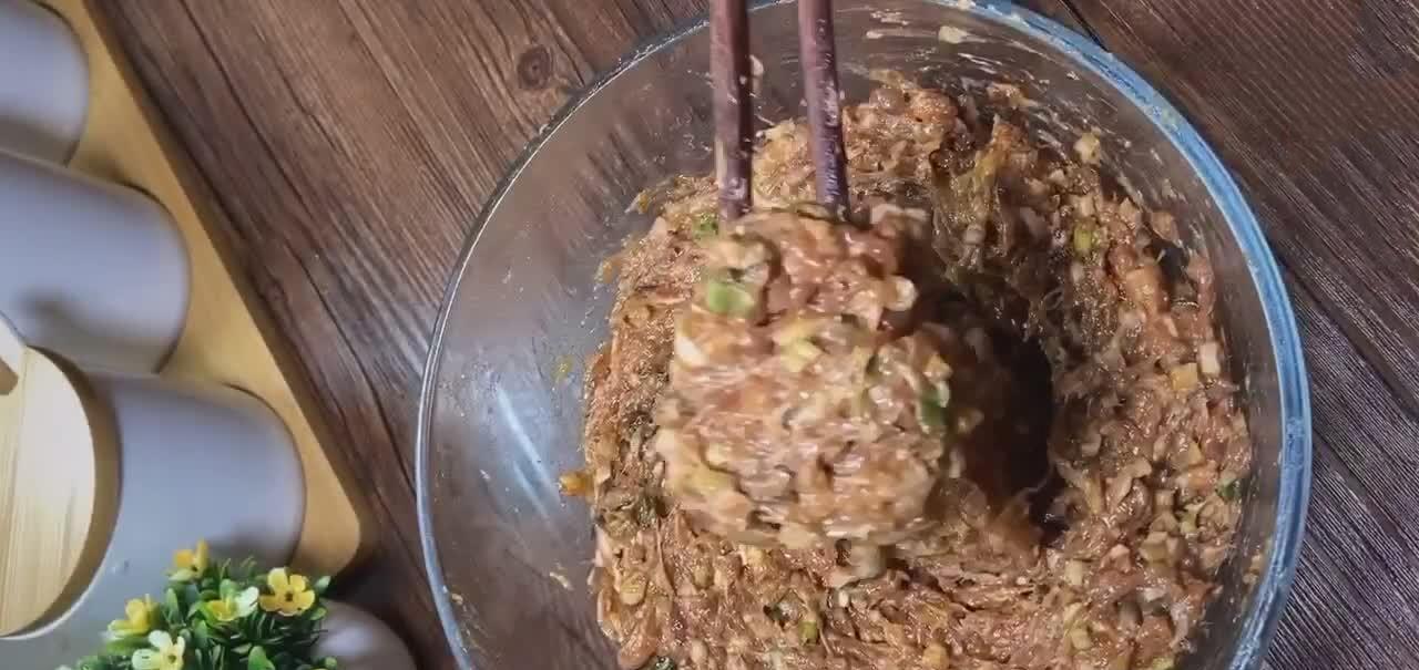 教你做带汤汁的包子,肉馅2次加水,面团2次醒发,皮薄汤鲜