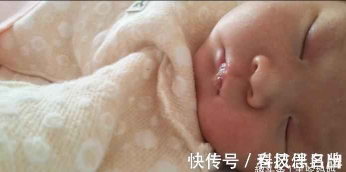 o型腿|新生儿最害怕这3件事,新手父母尽量提前了解,能让宝宝少受罪