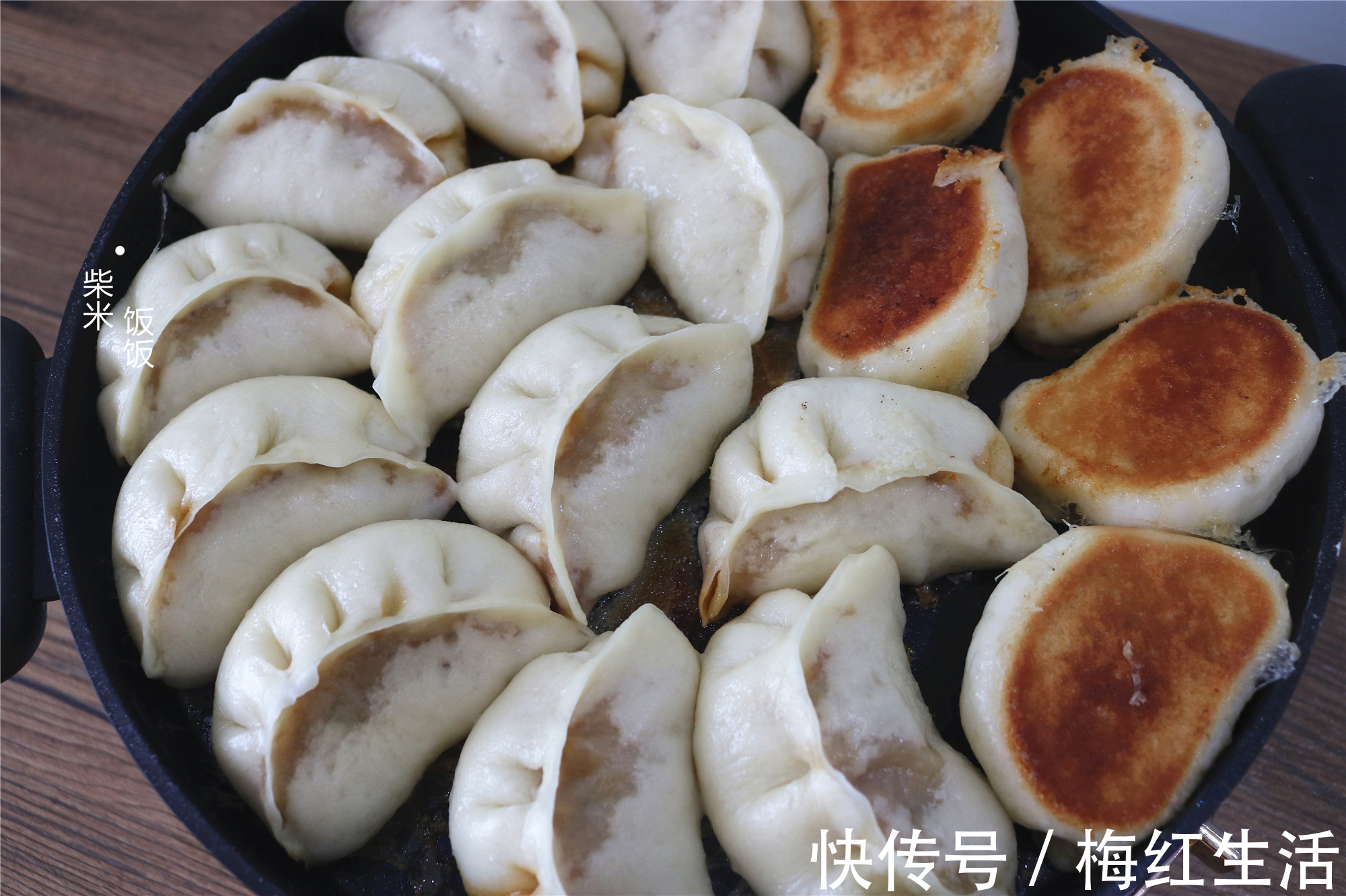 老米|早餐给家人做了水煎包，香软多汁，搭配黑米粥，吃得特舒服