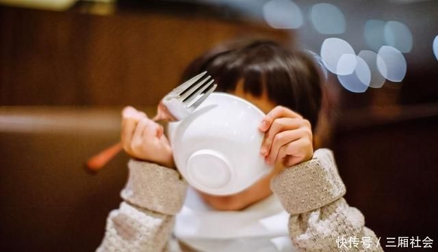 添加|宝宝究竟多大才能吃肉?吃早伤脾胃吃晚缺营养,很多家长喂错了