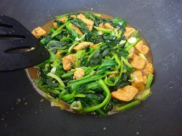 不管你有多懒,炒之前千万要把这种蔬菜焯水,否则吃了会伤身体