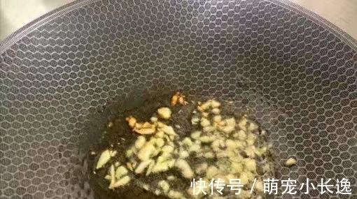 天生绝配|黑木耳和它真是天生绝配，简单一炒，清肠又去脂，正当季，要多吃
