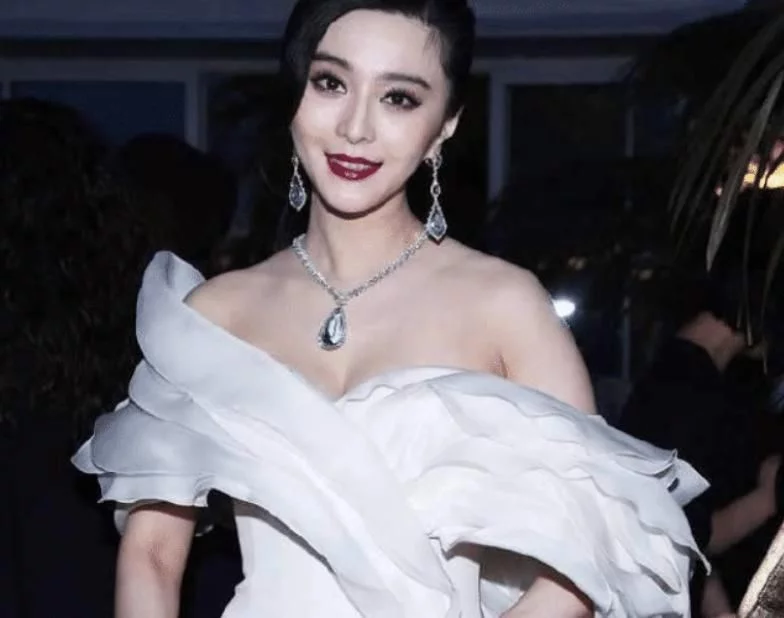 被央视列入“黑名单”的5位女星 被央视列入“黑名单”的5位女星