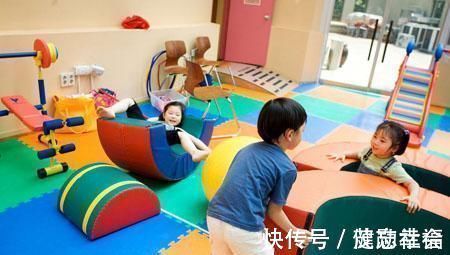 幼儿园|看完不想让孩子上幼儿园,孩子睡午觉都是被强迫的,至于这样吗