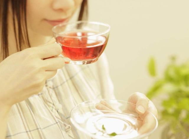 泡水|李时珍一味“野花”泡水连喝7天，治疗痔疮，缓解便秘保健康！