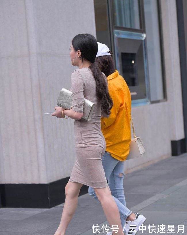 束腰 浅咖绒面束腰长袖连衣裙,彰显高挑身材和优雅气质