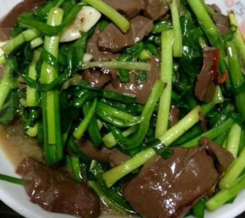  滑嫩|炒猪血时，直接下锅炒就废了！大厨：多加1步，猪血滑嫩无腥味