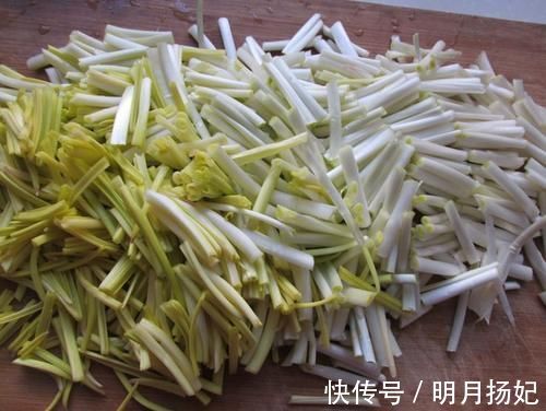韭黄|它是肺部细菌的“天敌”,每周吃2次,清肺排毒,增强体质免疫力