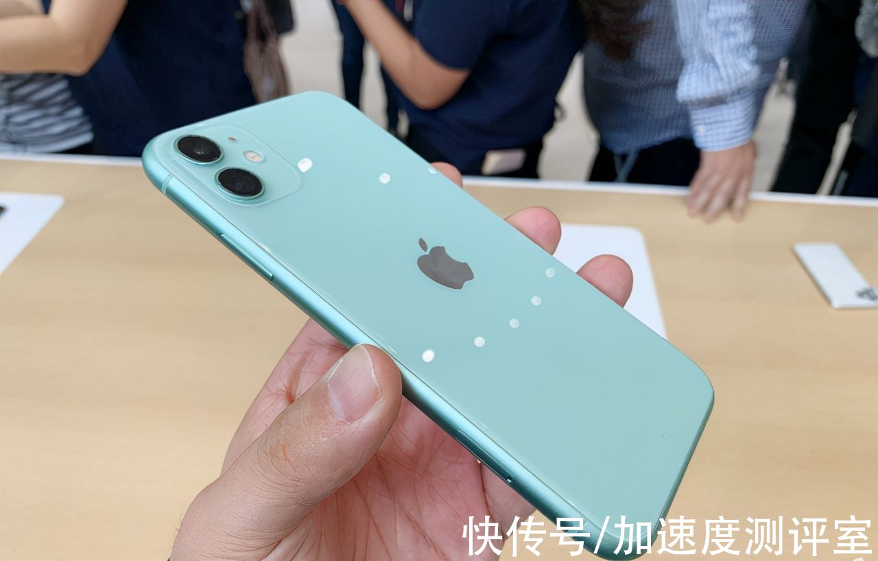 iphone|为什么iPhone 11突然又火了？网友给出3点分析，太现实