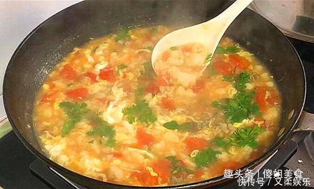 做疙瘩汤时，别再用水和面了！如此做，疙瘩爽滑筋道，吃不够