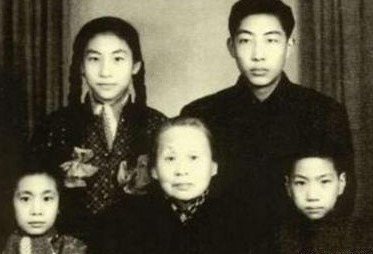 中国文学史!最坑女儿的爹,给四个女儿取的名字没人认得全,他认不全不让嫁