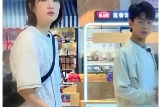 姚安娜比丁|二公主姚安娜最新路透，生圖顏值超抗打，跟丁真站一起竟比他還高