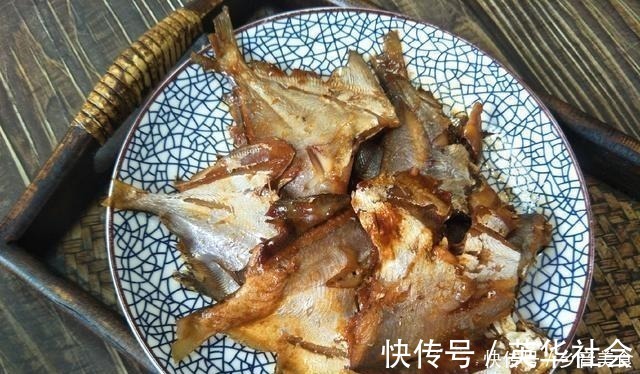 记着夏季多吃鱼，教你鲳鱼的美味做法，软香入味，鲜香不腥