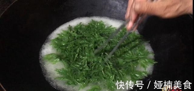 教程|艾草的新吃法,加上5只鸭蛋,下锅一煎比吃肉还香,好吃极了