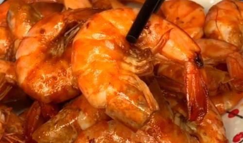 入味|煮大虾时,加水煮就错了,如此做,虾肉鲜嫩入味又好吃,太香了!