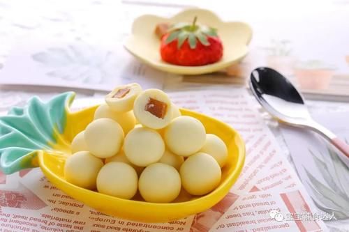 不用开火,3种食材放一起,揉一揉就能吃!开年最简单的小零食