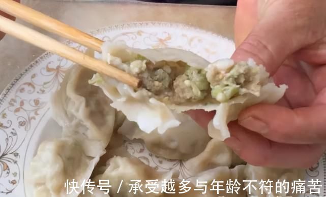 调饺子馅时，放酱油就是大错特错，如此做，饺子又香又好吃！