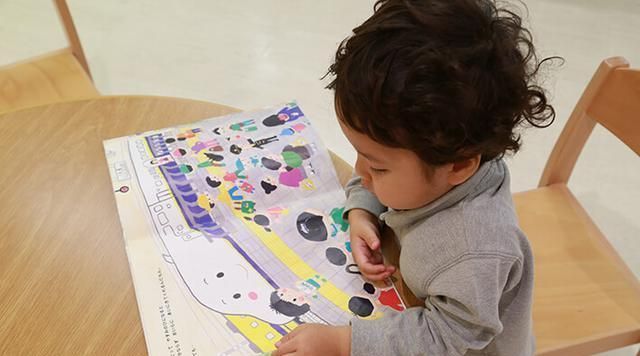 绘本馆|5岁就能抱着绘本自己读,这样的孩子怎么培养?总结的经验很有用