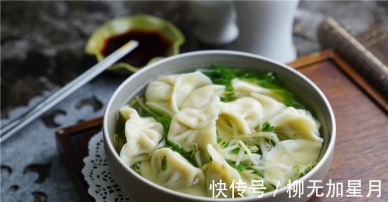 香喷喷|香喷喷的蔬菜汤饺，一口鲜汤一口饺子，老人孩子都喜欢！