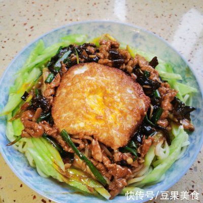 黑木耳|这道京酱肉丝夹馍到底是谁发明的，我吃了半碗都不解馋